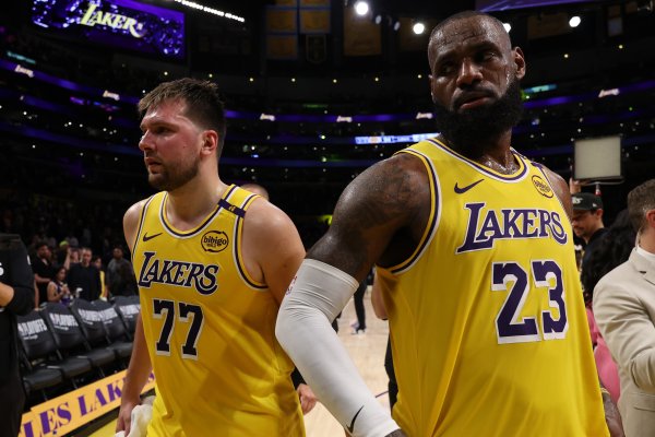 Trợ lý huấn luyện viên: James là tín dụng cho việc giảm cân thành công của Doncic. Hai người ngưỡng mộ nhau và khuyến khích nhau.