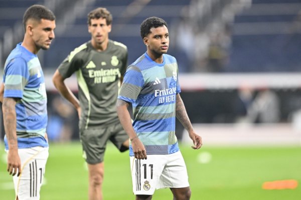 AS: Rodrigo nói với Alonso rằng anh ấy muốn chơi cầu thủ chạy cánh trái và anh ấy sẽ cạnh tranh cho 