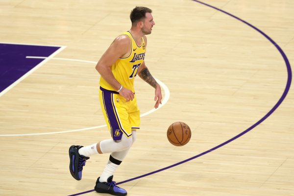 Lakers Journal: Trong trường hợp nào bạn nghĩ việc bán Doncic 26 tuổi là một ý tưởng hay?